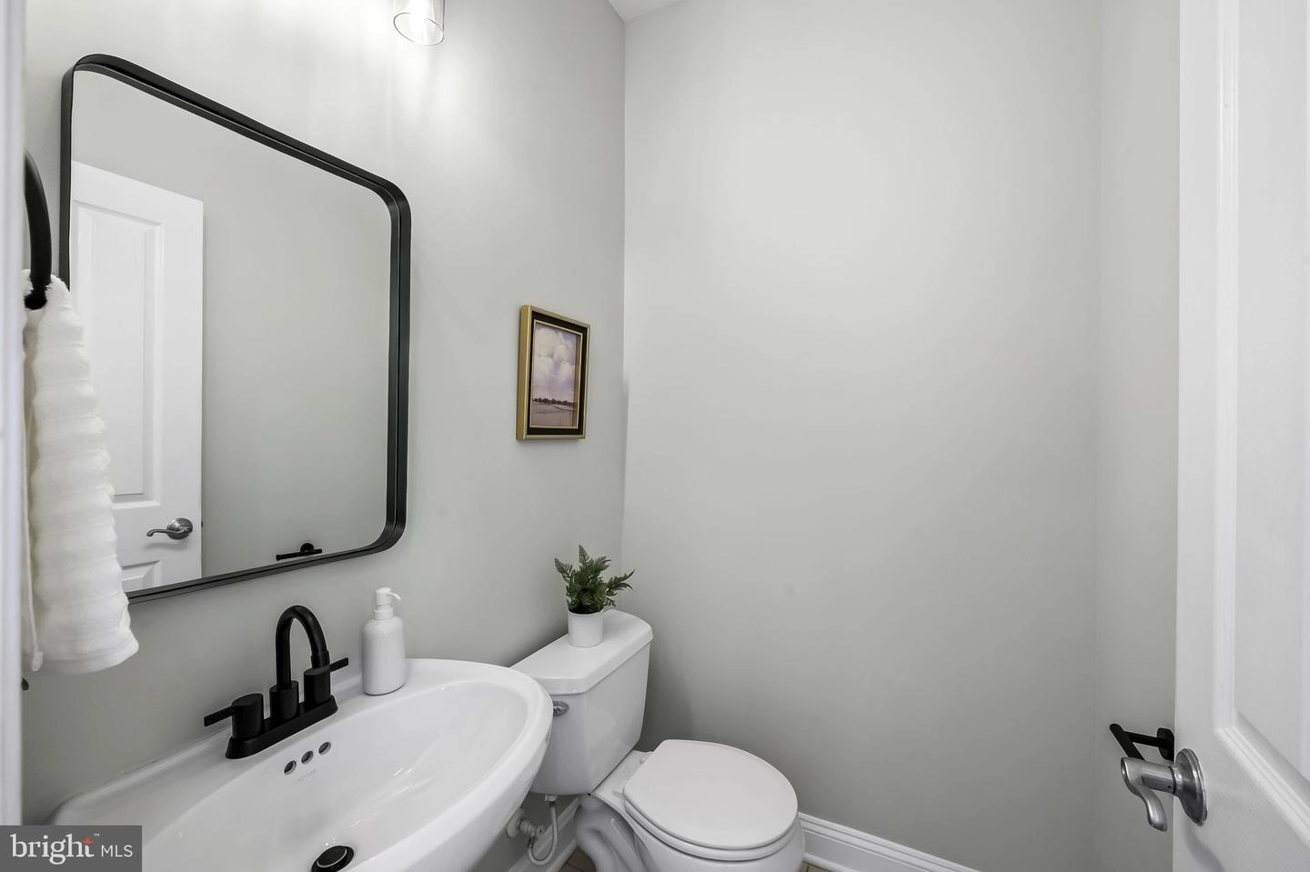 Entry Way - 815 Ramsay St, Baltimore, MD 21230 photo 5 of 7