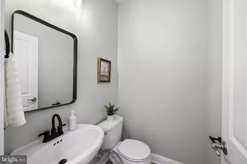 Entry Way - 815 Ramsay St, Baltimore, MD 21230 photo 5 of 7