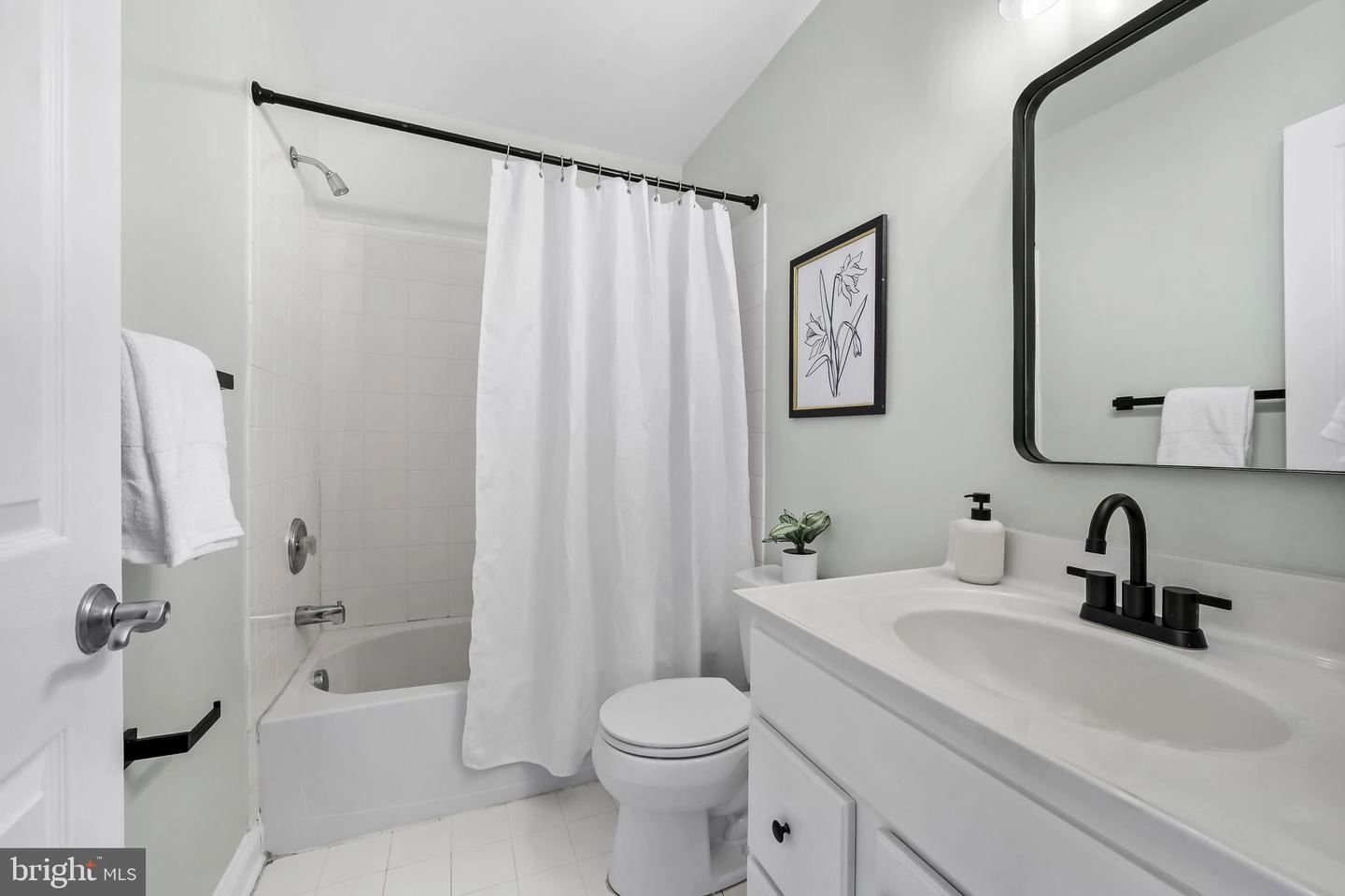 Bath - 815 Ramsay St, Baltimore, MD 21230 photo 1 of 2