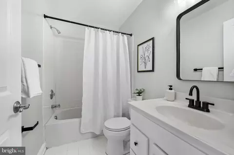 Bath - 815 Ramsay St, Baltimore, MD 21230 photo 1 of 2