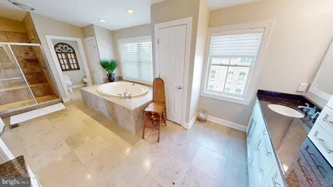 Bath - 1255 Dockside Cir, Baltimore, MD 21224 photo 2 of 4