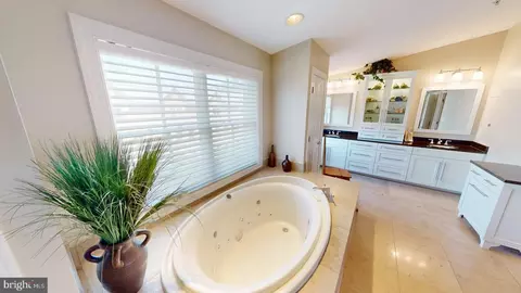 Entry Way - 1255 Dockside Cir, Baltimore, MD 21224 photo 3 of 7