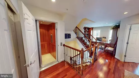 Entry Way - 1255 Dockside Cir, Baltimore, MD 21224 photo 1 of 7