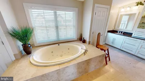 Bath - 1255 Dockside Cir, Baltimore, MD 21224 photo 1 of 4