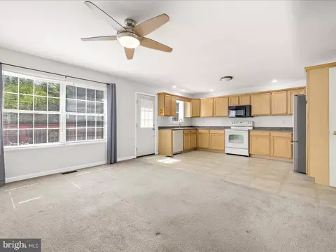 Living - 4907 Grindon Ave, Baltimore, MD 21214 photo 7 of 7