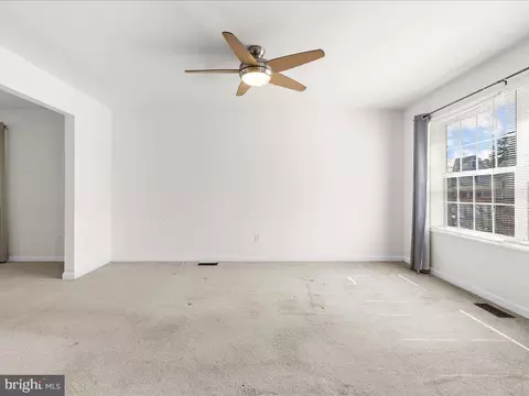 Living - 4907 Grindon Ave, Baltimore, MD 21214 photo 5 of 7