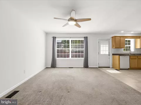 Living - 4907 Grindon Ave, Baltimore, MD 21214 photo 6 of 7