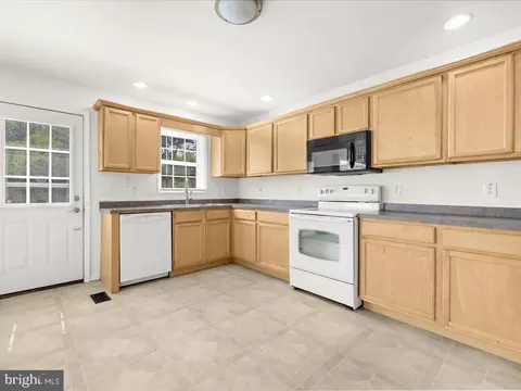Kitchen - 4907 Grindon Ave, Baltimore, MD 21214 photo 2 of 3