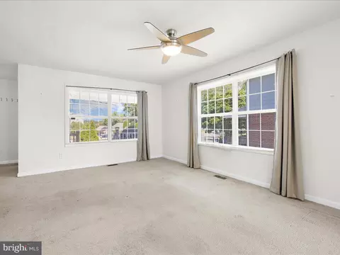 Living - 4907 Grindon Ave, Baltimore, MD 21214 photo 3 of 7