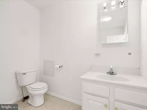 Bath - 4907 Grindon Ave, Baltimore, MD 21214 photo 3 of 4