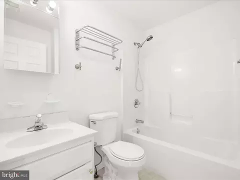 Bath - 4907 Grindon Ave, Baltimore, MD 21214 photo 4 of 4