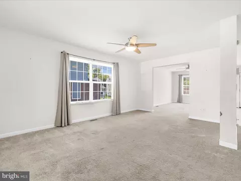 Living - 4907 Grindon Ave, Baltimore, MD 21214 photo 4 of 7