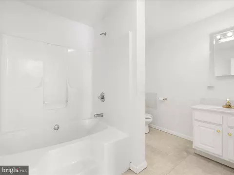 Bath - 4907 Grindon Ave, Baltimore, MD 21214 photo 2 of 4