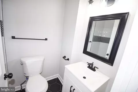 Bath - 2605 Llewelyn Ave, Baltimore, MD 21213 photo 1 of 4