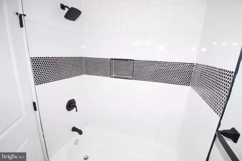 Bath - 2605 Llewelyn Ave, Baltimore, MD 21213 photo 2 of 4