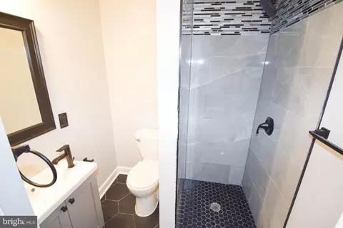 Bath - 2605 Llewelyn Ave, Baltimore, MD 21213 photo 3 of 4