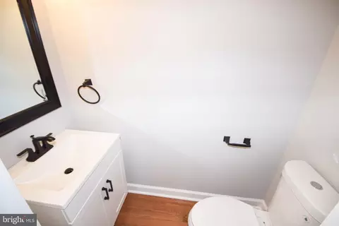 Entry Way - 2605 Llewelyn Ave, Baltimore, MD 21213 photo 2 of 4