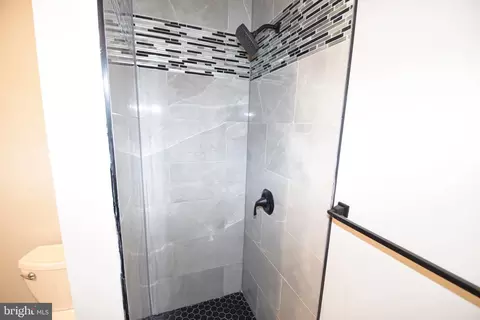 Bath - 2605 Llewelyn Ave, Baltimore, MD 21213 photo 4 of 4