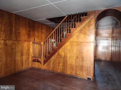 Entry Way - 2109 Sidney Ave, Baltimore, MD 21230 photo 2 of 10