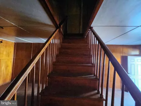 Entry Way - 2109 Sidney Ave, Baltimore, MD 21230 photo 6 of 10