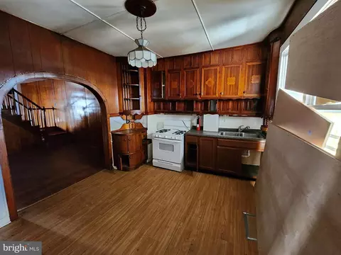 Entry Way - 2109 Sidney Ave, Baltimore, MD 21230 photo 4 of 10