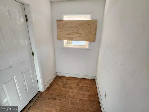 Entry Way - 2109 Sidney Ave, Baltimore, MD 21230 photo 5 of 10