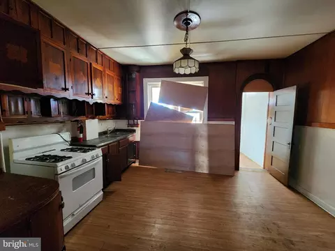 Entry Way - 2109 Sidney Ave, Baltimore, MD 21230 photo 3 of 10
