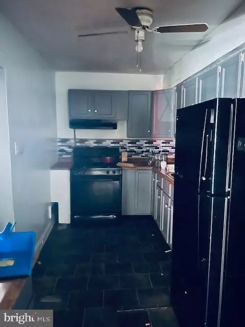 Entry Way - 5420 Lynview Ave, Baltimore, MD 21215 photo 4 of 6