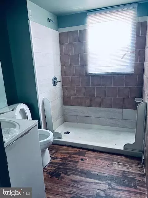 Bath - 5420 Lynview Ave, Baltimore, MD 21215 photo 1 of 1