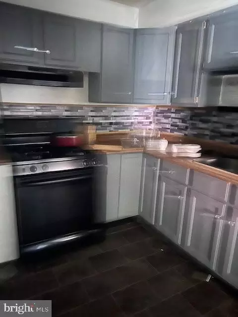 Kitchen - 5420 Lynview Ave, Baltimore, MD 21215 photo 1 of 2