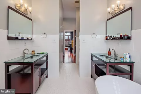 Bath - 1345 Jackson St, Baltimore, MD 21230 photo 6 of 6
