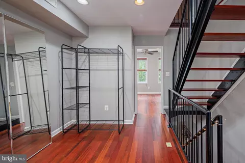 Entry Way - 1345 Jackson St, Baltimore, MD 21230 photo 4 of 6