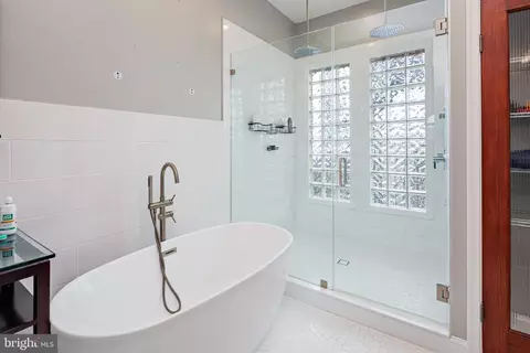 Bath - 1345 Jackson St, Baltimore, MD 21230 photo 5 of 6