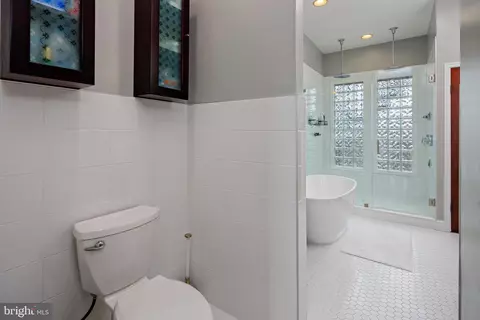 Bath - 1345 Jackson St, Baltimore, MD 21230 photo 3 of 6