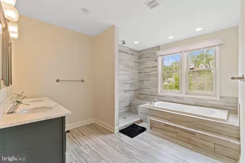 Bath - 3203 Hamilton Ave, Baltimore, MD 21214 photo 1 of 2
