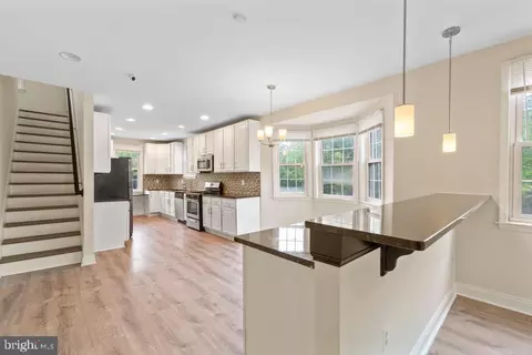 Entry Way - 3203 Hamilton Ave, Baltimore, MD 21214 photo 1 of 4