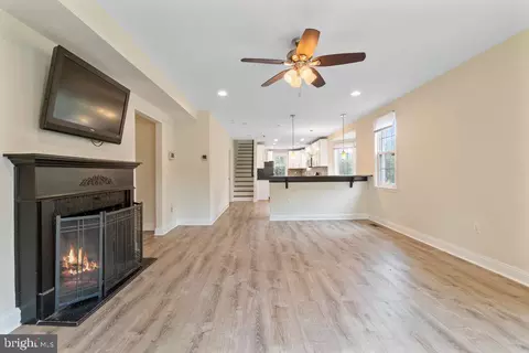 Living - 3203 Hamilton Ave, Baltimore, MD 21214 photo 2 of 3