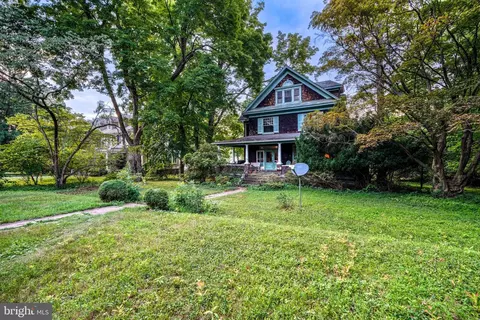 2402 Ken Oak Rd, Baltimore, MD 21209 photo 2