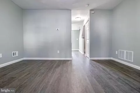 Living - 525 Beaumont Ave, Baltimore, MD 21212 photo 2 of 6