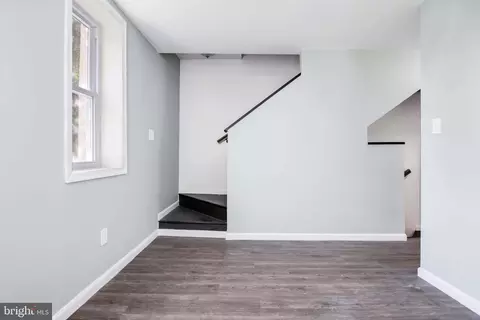 Entry Way - 525 Beaumont Ave, Baltimore, MD 21212 photo 4 of 9