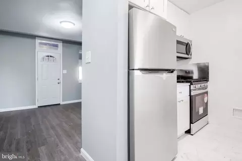 Entry Way - 525 Beaumont Ave, Baltimore, MD 21212 photo 3 of 9
