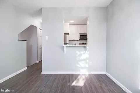 Living - 525 Beaumont Ave, Baltimore, MD 21212 photo 1 of 6