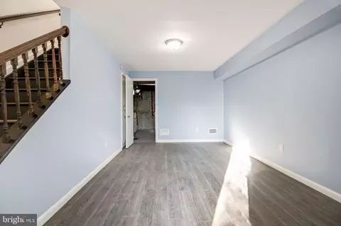Living - 525 Beaumont Ave, Baltimore, MD 21212 photo 5 of 6