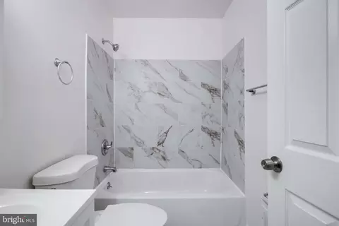Bath - 525 Beaumont Ave, Baltimore, MD 21212 photo 1 of 4