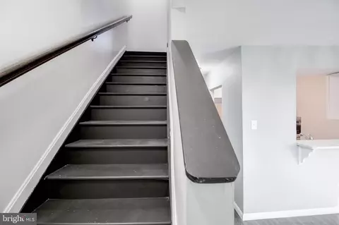 Entry Way - 525 Beaumont Ave, Baltimore, MD 21212 photo 6 of 9