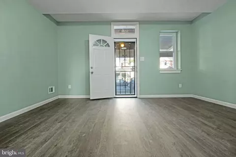 Living - 525 Beaumont Ave, Baltimore, MD 21212 photo 3 of 6