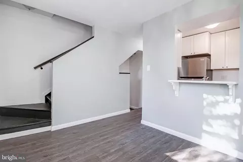 Living - 525 Beaumont Ave, Baltimore, MD 21212 photo 4 of 6