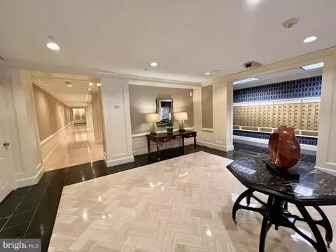 Entry Way - 10 Lee E #1402, Baltimore, MD 21202 photo 3 of 6