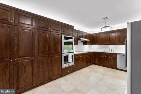 Kitchen - 10 Lee E #1402, Baltimore, MD 21202 photo 2 of 7