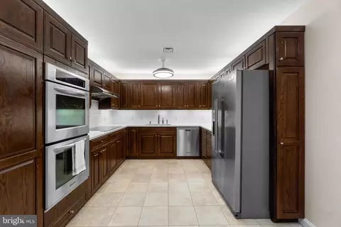 Kitchen - 10 Lee E #1402, Baltimore, MD 21202 photo 1 of 7